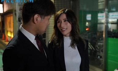 PRED-561 Kapag tinanong, siya ay nabasa hanggang sa kaibuturan...Ang mga araw na ang isang malaking dibdib na asawa ay nagpapakasawa sa hindi tapat na creampies kasama ang isang nakababatang lalaki. JULIA