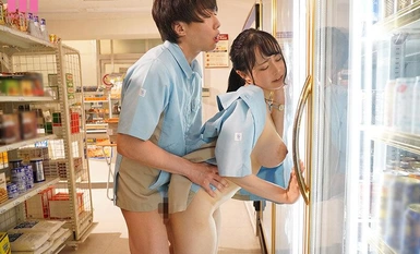 MIDV-625 大胸H罩杯已婚女为无籽丈夫与大学男生组合兼职偷情。一男一女一周3次兼职疯狂做爱20次。 中山文香