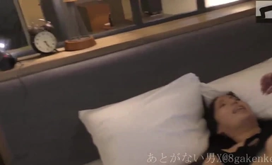 FC2-PPV-4306464 *增强视频[不，脸和 1000 pt. Pokkiri]不知道社交网络恐惧的苗条美女。她是一位美丽的女性。她是一位不知社交网站为何物的窈窕美女。她沉浸在快感中，在子宫内大量射精，并固定了一个数字纹身。