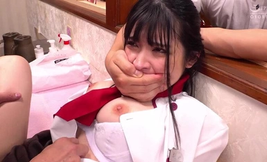 ZOZO-182 수치심! 미소녀 완전 음란 암컷화 빅뱅 로터 전압 85배! 전마 초강력 진동으로 가차없이 야외 요실금시키는 폭탄 로터를 키츠맨에 삽입하여 분출 액메데이트! ~ 사쿠라 편