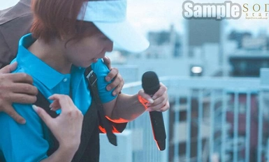 [馬賽克破壞] STARS-994 主持英雄秀的開朗聰明姐姐的工作包括在更衣室後面中出作為性慾治療。櫻花真那