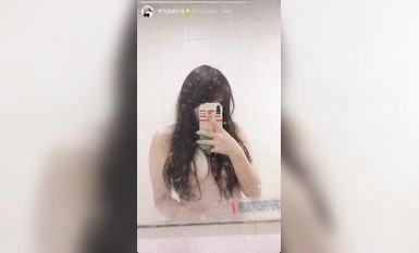 VIP Taiwan's IG Selfie Outside Lee Yeon