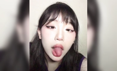 VIP Taiwan's IG Selfie Outside Lee Yeon