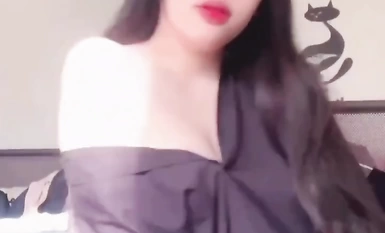 VIP Taiwan's IG Selfie Outside Lee Yeon