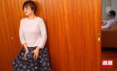 [马赛克毁灭]NHDTB-613 被亲戚的情色小鬼撇下阴户，当着丈夫的面近距离来袭的阿姨无法拒绝插入 4.