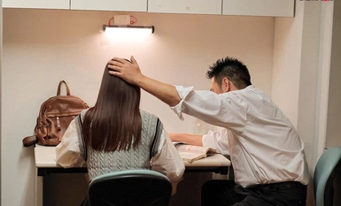 SUWK-011 反覆用胸部騷擾嚮往醫學院的19歲預科生的淫蕩教練，每天的黏性指導，將無法拒絕的女學生訓練成渴望胸部的類型。淺野莉露