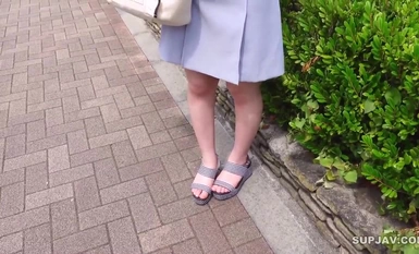 FC2-PPV-4291995 【初回数量限定50％オフ】 【ムッツリ巨乳のお嬢様！】 抑圧された性欲を大解放！ 始めて覚える「気持ちい」に膣イキ連発！【すみれ(21)】【レビュー特典あり】