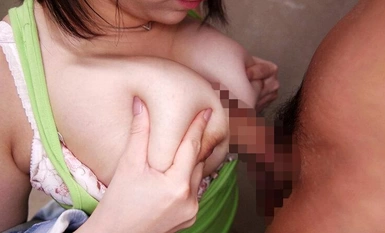 MDBK-323 えっ！こんな場所で！？年中発情お姉さんの爆乳テクで萎える隙を与えない逆痴●パイズリ