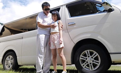 HAZU-003 与儿子的小同学一起泡温泉的可耻暴露 "你有一张可爱的脸和长长的淫秽乳头"，以及无情的乳头挑逗。当然，他们没有告诉对方的父母。