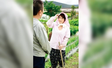 NASK-020 在偏远农村的农舍里，一个美丽的大胸女人带着漂亮的微笑，她用收割水稻练就的结实臀部与男人嬉戏，让他们在爱的性爱中燃烧起来！