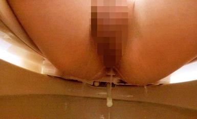 MMMB-113 トイレオナニーで乳首びんびん！マン汁ぐちょぐちょ！興奮して他人棒に貪りつくドスケベ人妻4時間