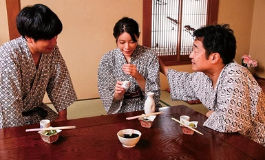 NGOD-203 ภรรยาของฉันเดินทางไปทำธุรกิจที่ท้องถิ่นกับเจ้านายของสามีซึ่งมีนิสัยชอบล่วงละเมิดทางอำนาจและเป็นไปไม่ได้ทางร่างกายสำหรับเธอ เธอถูกทุบตีด้วยความเจ็บปวดด้วยไก่ตัวใหญ่และถึงแม้จะสู้ได้ดีก็ตาม เช้าวันรุ่งขึ้นเธอก็มีความสุข... นี่คือเรื่องราว รุอิสะ สึ