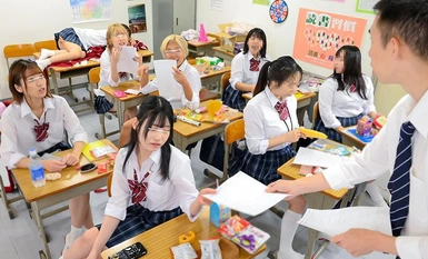 HUNTC-112 我是一所愚蠢的底层女子学校里唯一的男老师！学校里都是贞操极低、胯下松弛的女孩，她们根本不听课，却让你轻易地和她们发生性关系！