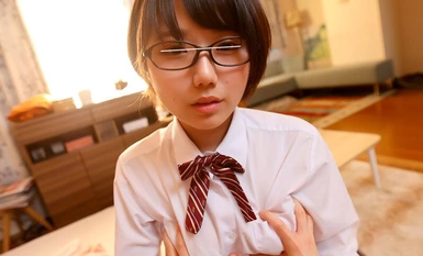 HUNTC-008 [完全主观] "有什么需要我做的吗？"在超级可爱的班长无意识的贴身呵护下，我的裤裆越来越舒服了！我接受了她的好意，让她为我做一些调皮的事情。