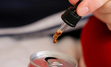 HUBLK-006 Một cô gái nhút nhát, nhút nhát, ở chung phòng với một cô nàng bim bim trong chuyến dã ngoại của trường đã bị ép quan hệ tình dục với một chàng trai và mất trinh.