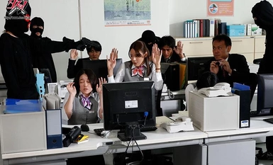 DASS-326 誰もが羨むボクの巨乳妻に理性を失った銀行強盗は一日中イラマ輪●し続けた。 都月るいさ