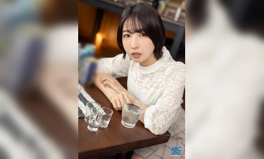 FOCS-175 清純JDがヤリサー堕ちした記録 媚薬を酒に仕込まれ発情！ 酔いつぶれた彼氏の前でノリノリ中出し乱交パーティ！ 東城ゆい