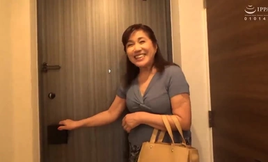 MEKO-295 「おばさんレンタル」サービスリターンズ60 お願いすればこっそり中出しセックスまでさせてくれるエロくて優しいおばさんともっとすげーセックスがしたくなったのでおかわりしてみた