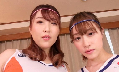 AARM-214 Habang sipsipin ang katas ng puke gamit ang horse riding cunnilingus, nilalaro ang mga utong at ang titi ay patuloy na sinisipsip gamit ang blowjob.