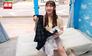 NHDTB-881 NH Magic Mirror - Seorang gadis transeksual yang kelihatan bagus dalam pakaian seragam mencabar anda untuk meneka umur zakarnya! Sangat teruja untuk diapit di antara batang berganda! 3P pertama saya dicucuk, lubang pantat saya terbuka luas dan s