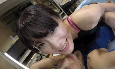 ANG-003 Sara Yurikawa Hana Kanno Ang personal na photoshoot ng Sister ng Divine Lesbian Competitive Swimsuit Isang babae ang nagmamay-ari ng camera at kumukuha ng litrato ng mga cute na babae na naka-swimsuit! Lesbian sex AV kung saan maaari mong tangkili