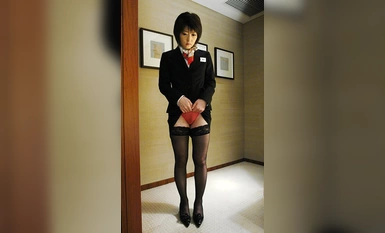 PYU-365 พนักงานต้อนรับที่น่าอับอายบีบคอความปีติยินดี