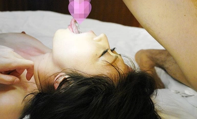 PYU-365 พนักงานต้อนรับที่น่าอับอายบีบคอความปีติยินดี