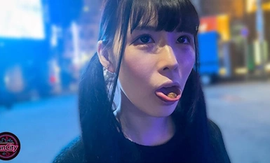 FJIN-010《门格尔塔》：记录一个太爱七海的粉丝的过激行为 作为横宫七海的粉丝代表，我拍摄这部纪录片的初衷只是想传达她的优点，但七海却把我推来推去，以至于我在拍摄过程中多次有点发抖，而我们俩也因为第一次单独相处而尴尬到粘膜发软。吃根！