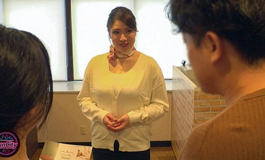 FJIN-009 坏女孩美容沙龙 我被 J 罩杯的大奶子冲撞，淫荡地挤压和捶打，我离不开她...... 大奶子的诱惑毁了我...... 千岁由纪