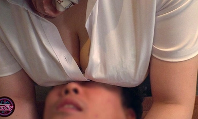 FJIN-009 坏女孩美容沙龙 我被 J 罩杯的大奶子冲撞，淫荡地挤压和捶打，我离不开她...... 大奶子的诱惑毁了我...... 千岁由纪