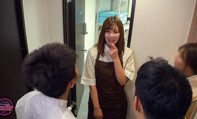 FJIN-007 G 罩杯大胸兼职主妇，带着和儿子一样大的兼职男学生来两天一夜的温泉旅行，温柔又优柔寡断......我们都认真地爱上了 36 岁的兼职主妇步美。