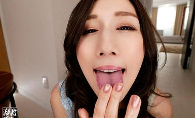 [马赛克破坏] MEYD-704 朋友的大胸妈妈一边用淫秽的话语干着 JULIA 的耳膜，一边偷偷引诱她去中田志。