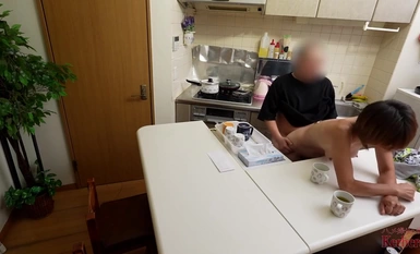 FC2-PPV-4270965 【無修正ｘ個人撮影】息コのお受験にお金がかかるアラ還熟女が服を脱ぐ！だらしない垂れた乳を揺らしながら、家・族が留守の自宅の台所で**男に犯される人妻！