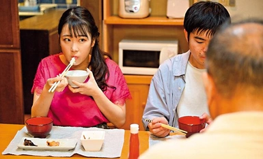 HZGD-268 被变态公公干后性欲绽放......汗流浃背的邋遢性交让她不断射精，体液喷洒全身 Yuri Aise。