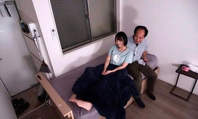 DVMM-063 おじさん童貞純情物語～恋する地下アイドル～ デビューから応援していた25歳年下の地下アイドルから告白されて付き合って童貞を卒業した中年独身男の奇跡の初恋ドキュメンタリー