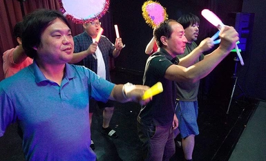 DVMM-063 おじさん童貞純情物語～恋する地下アイドル～ デビューから応援していた25歳年下の地下アイドルから告白されて付き合って童貞を卒業した中年独身男の奇跡の初恋ドキュメンタリー