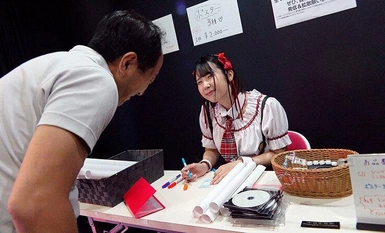 DVMM-063 おじさん童貞純情物語～恋する地下アイドル～ デビューから応援していた25歳年下の地下アイドルから告白されて付き合って童貞を卒業した中年独身男の奇跡の初恋ドキュメンタリー