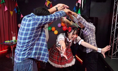 DVMM-063 おじさん童貞純情物語～恋する地下アイドル～ デビューから応援していた25歳年下の地下アイドルから告白されて付き合って童貞を卒業した中年独身男の奇跡の初恋ドキュメンタリー