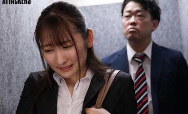 ADN-526 恥辱のおしがま通勤 エレベーターに閉じ込められて我慢しきれず漏らしちゃった末広さんがノーパンで面接したのがバレて、上司と誰にも言えない性癖に溺れていく話。 末広純