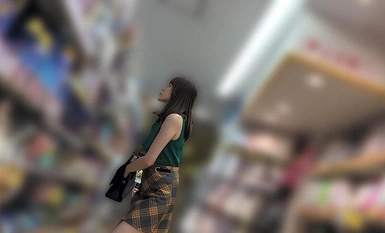 STSK-111 密切跟踪穿内裤的美女 2 张宽松裙子内的隐藏镜头 无保护的阴部 不符合要求的原始插入 Nakadashi - 4 名受害者。