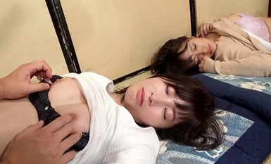 PARATHD-3902 21 นัดรวด! พิเศษ 4 ชั่วโมง แอบเล่นกับจิ๋มสาวหลับ