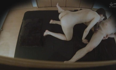 [425SMDY-079 无性的身体超级敏感！她们在沙发上和床上敞开大裤裆。