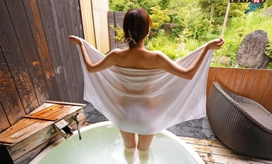 107KSFN-010 温泉介绍 Yo○u○r yuki 拍摄后泄露的性爱片段