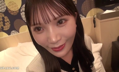 FC2-PPV-4231405[无]大胆地大量喷水，不用担心别人的眼光！倒在鸡巴上的萌妹子变成了我自慰的牛郎体位♡无问西东的中田希！