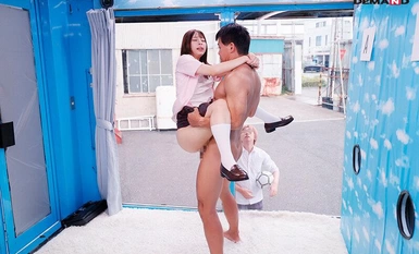 SDMM-161 女子○生限定 彼女さん！彼氏のチ○ポ当ててください！！inマジックミラー号 学園のマドンナ厳選SP【圧倒的4K映像でヌク！】