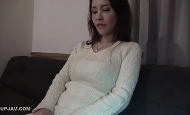 FC2-PPV-4260302 [附带 4K 福利] [色情和露脸] 一位已婚妇女虽然是家庭主妇，但在美容方面花费过多，在丈夫的要求下开始兼职工作，但好景不长，她来借钱，但无力偿还，于是她暴露了自己。