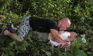 [Mozek Pemusnahan] SUWK-005 ``Ia adalah tapak perkhemahan di mana wanita boleh menikmatinya sendirian...'' Seorang perkhemahan solo yang cantik menjadi sasaran, diserang hendap di dalam tandas luar oleh orang yang tidak dikenali, diikuti, dan mero