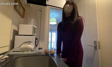 FC2-PPV-4255933 【無】【2射精】趣味が料理の巨乳彼女にキャミで肉じゃがを作らせたらあまりにエロさに大量中出し＆食後も精子入りマンコに妊娠確定中出し【本編2時間30分】【カフェで雑談特典付き