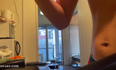 FC2-PPV-4255933 【無】【2射精】趣味が料理の巨乳彼女にキャミで肉じゃがを作らせたらあまりにエロさに大量中出し＆食後も精子入りマンコに妊娠確定中出し【本編2時間30分】【カフェで雑談特典付き