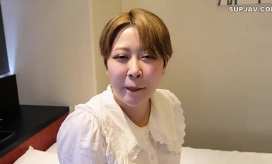 FC2-PPV-4132310 [個人拍攝] 大量原始性愛和中出，為出汗敏感的男孩美人麻尋醬！